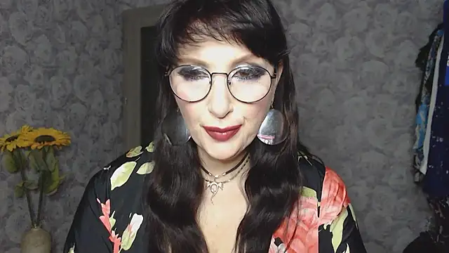 Snapshot of Aziza1 chatting on March 5, 2025, 6:45 pm Aziza1 online show from March 5, 2025, 6:45 pm