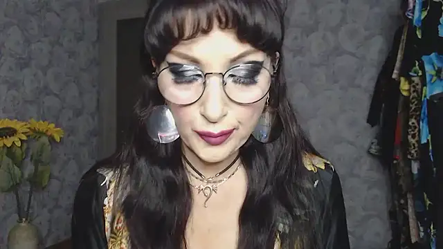 Snapshot of Aziza1 chatting on September 10, 2025, 3:34 pm Aziza1 online show from September 10, 2025, 3:34 pm