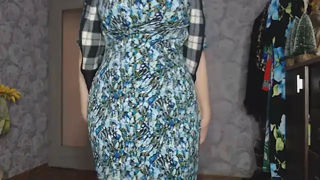 Snapshot of Aziza1 chatting on November 10, 2025, 8:35 am Aziza1 online show from November 10, 2025, 8:35 am