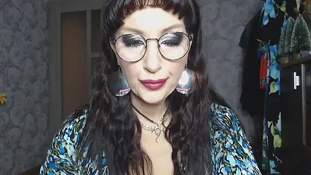 Snapshot of Aziza1 chatting on November 15, 2025, 8:22 am Aziza1 online show from November 15, 2025, 8:22 am