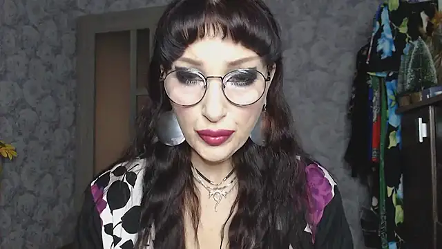 Snapshot of Aziza1 chatting on November 17, 2025, 8:20 am Aziza1 online show from November 17, 2025, 8:20 am