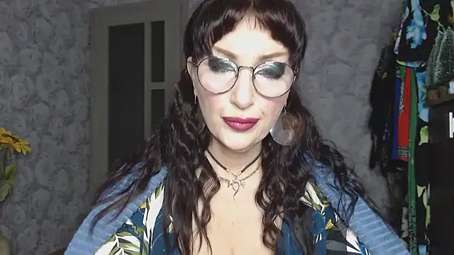 Snapshot of Aziza1 chatting on November 18, 2025, 8:35 pm Aziza1 online show from November 18, 2025, 8:35 pm