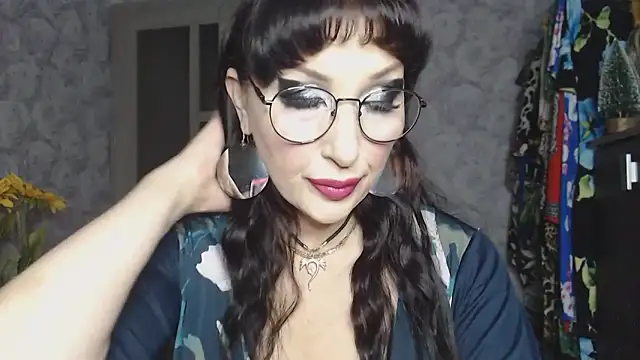 Snapshot of Aziza1 chatting on December 4, 2025, 11:41 am Aziza1 online show from December 4, 2025, 11:41 am