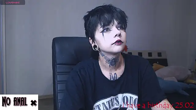 Snapshot of Dark__Elf chatting on February 3, 2025, 10:00 pm Dark Elf online show from February 3, 2025, 10:00 pm