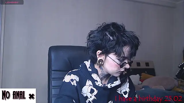 Snapshot of Dark__Elf chatting on February 5, 2025, 10:12 pm Dark Elf online show from February 5, 2025, 10:12 pm