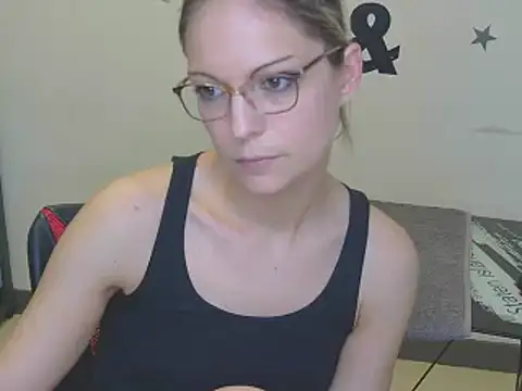 Snapshot of alixfeeling chatting on December 30, 2024, 3:57 pm alixfeeling online show from December 30, 2024, 3:57 pm