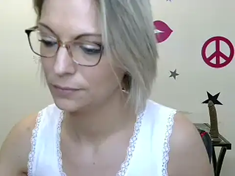 Snapshot of alixfeeling chatting on January 24, 2025, 4:06 pm alixfeeling online show from January 24, 2025, 4:06 pm