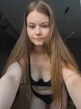Snapshot of AnnaSweet18 chatting on July 15, 2026, 4:45 pm AnnaSweet18 online show from July 15, 2026, 4:45 pm