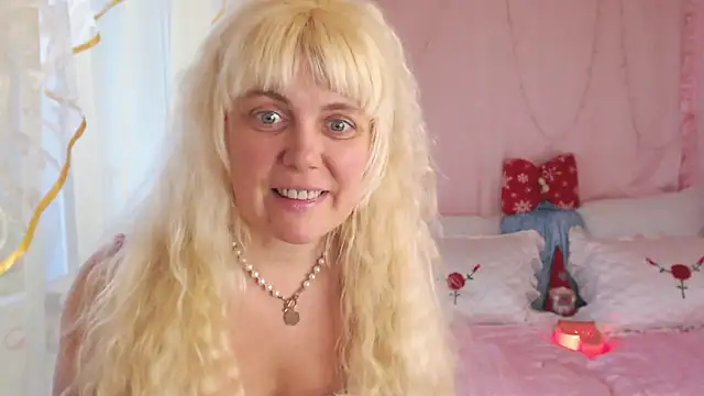 SunnySylvia online show from December 31, 2024, 6:13 pm