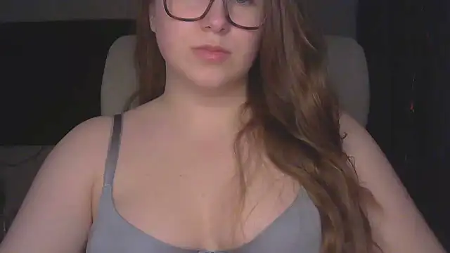 Snapshot of SeasonalSomeone chatting on February 15, 2026, 11:01 pm SeasonalSomeone online show from February 15, 2026, 11:01 pm