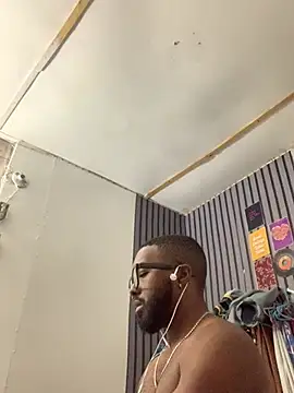 Snapshot of livepro chatting on January 11, 2026, 12:21 pm livepro online show from January 11, 2026, 12:21 pm