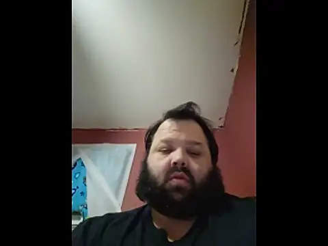 Snapshot of Strongbutgentle36 chatting on February 10, 2026, 9:35 am Strongbutgentle36 online show from February 10, 2026, 9:35 am