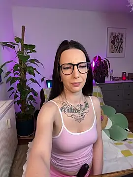 Trixie-Tainted online show from March 13, 2025, 2:55 pm