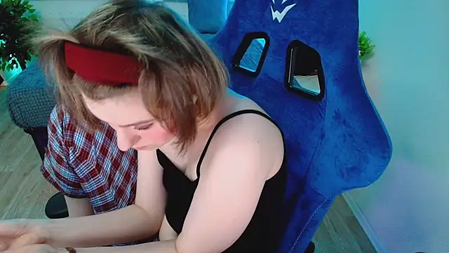 Snapshot of CranberryHot chatting on October 31, 2025, 10:27 am CranberryHot online show from October 31, 2025, 10:27 am