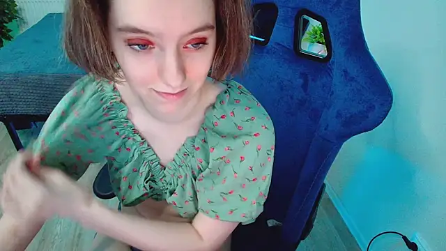 Snapshot of CranberryHot chatting on November 9, 2025, 2:10 am CranberryHot online show from November 9, 2025, 2:10 am