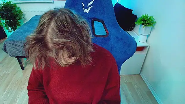 Snapshot of CranberryHot chatting on November 19, 2025, 8:14 am CranberryHot online show from November 19, 2025, 8:14 am