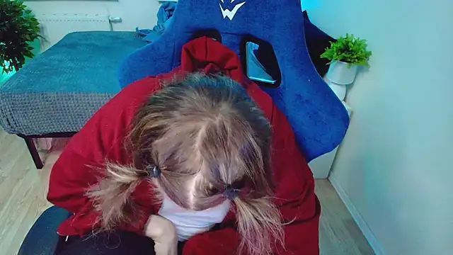 Snapshot of CranberryHot chatting on November 23, 2025, 2:17 pm CranberryHot online show from November 23, 2025, 2:17 pm