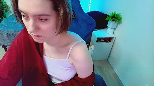 Snapshot of CranberryHot chatting on November 24, 2025, 4:34 am CranberryHot online show from November 24, 2025, 4:34 am