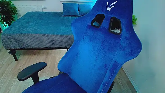 Snapshot of CranberryHot chatting on November 25, 2025, 4:40 pm CranberryHot online show from November 25, 2025, 4:40 pm