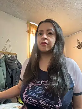 latinfemale online show from April 15, 2026, 8:20 pm