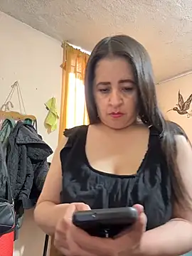 latinfemale online show from May 12, 2026, 8:06 pm