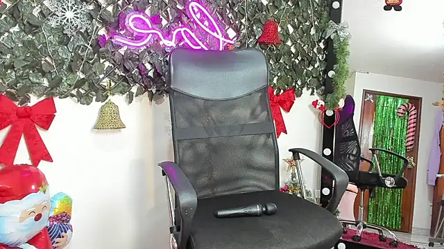 DestinyHills online show from December 18, 2025, 3:18 pm