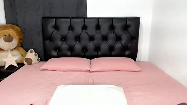 Morgan rox23 online show from May 27, 2026, 1:57 am