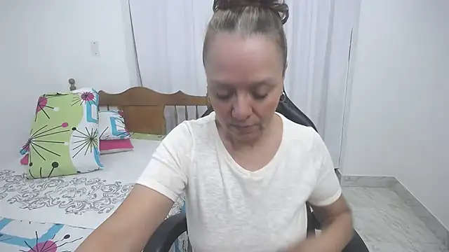 Snapshot of yeslluisa chatting on November 15, 2025, 4:47 pm yeslluisa online show from November 15, 2025, 4:47 pm