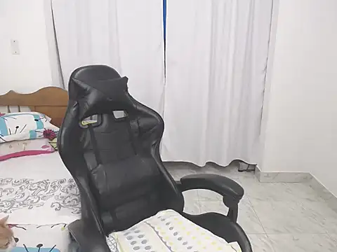 Snapshot of yeslluisa chatting on November 27, 2025, 11:23 am yeslluisa online show from November 27, 2025, 11:23 am