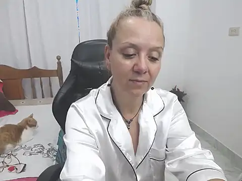 Snapshot of yeslluisa chatting on April 12, 2026, 8:58 pm yeslluisa online show from April 12, 2026, 8:58 pm