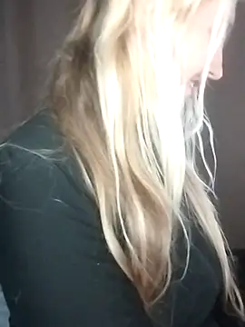 Snapshot of Mllesha74000 chatting on December 2, 2025, 3:18 pm Mllesha74000 online show from December 2, 2025, 3:18 pm