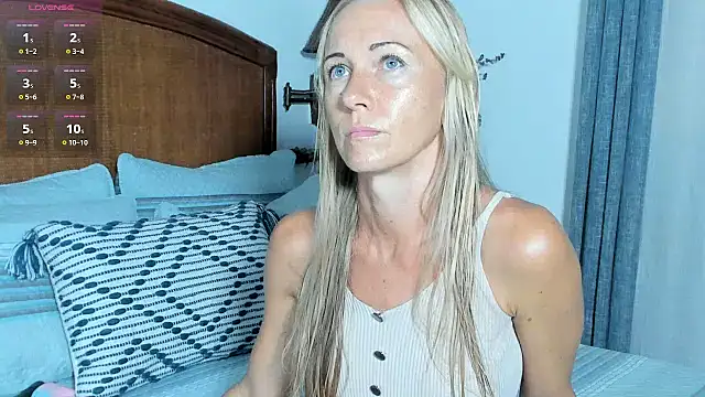 Snapshot of Christine_35 chatting on May 16, 2026, 11:53 am Christine 35 online show from May 16, 2026, 11:53 am