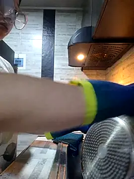 Snapshot of linda-schmidt chatting on October 25, 2025, 12:29 am linda-schmidt online show from October 25, 2025, 12:29 am