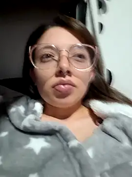 Snapshot of linda-schmidt chatting on October 27, 2025, 2:04 am linda-schmidt online show from October 27, 2025, 2:04 am