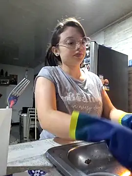 Snapshot of linda-schmidt chatting on November 7, 2025, 1:05 am linda-schmidt online show from November 7, 2025, 1:05 am