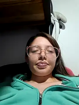 Snapshot of linda-schmidt chatting on November 9, 2025, 12:09 am linda-schmidt online show from November 9, 2025, 12:09 am