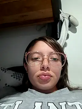 Snapshot of linda-schmidt chatting on December 1, 2025, 1:21 am linda-schmidt online show from December 1, 2025, 1:21 am