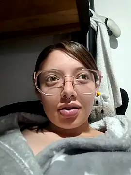 Snapshot of linda-schmidt chatting on December 2, 2025, 1:11 am linda-schmidt online show from December 2, 2025, 1:11 am