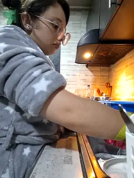 Snapshot of linda-schmidt chatting on December 18, 2025, 12:49 am linda-schmidt online show from December 18, 2025, 12:49 am