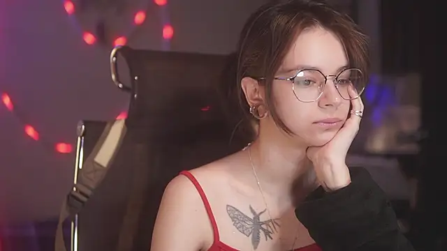 alyssa sweet online show from March 19, 2026, 4:49 am