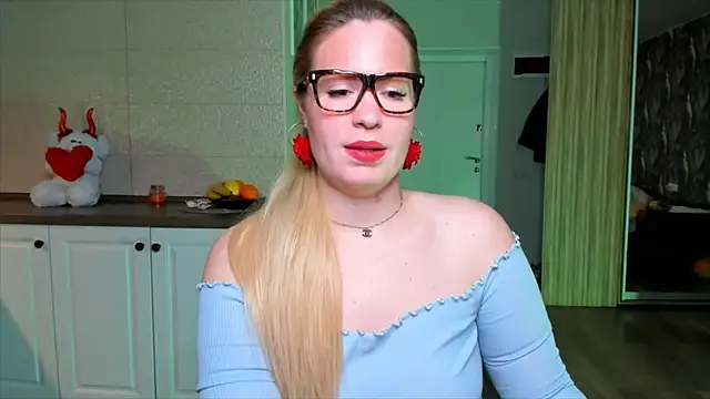 HotTiffani online show from November 23, 2025, 6:35 am