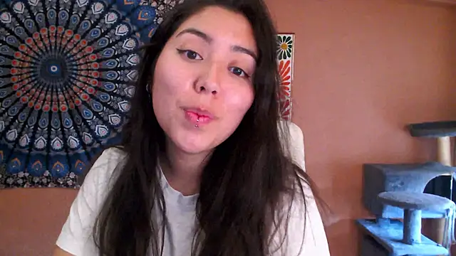 Snapshot of IntimateTales chatting on November 16, 2025, 8:42 am IntimateTales online show from November 16, 2025, 8:42 am