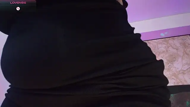 JuliRamirez online show from November 30, 2025, 1:37 pm