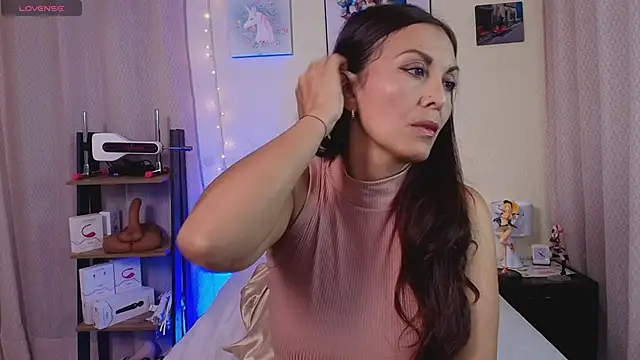 Swetisabella01 online show from February 2, 2025, 3:21 am