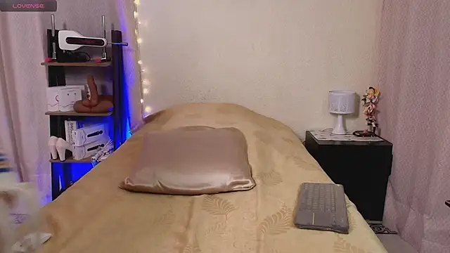 Swetisabella01 online show from February 15, 2025, 11:28 am