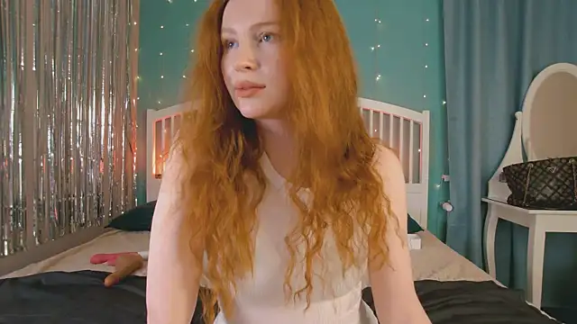 Snapshot of GingerArin chatting on April 8, 2026, 11:43 am GingerArin online show from April 8, 2026, 11:43 am