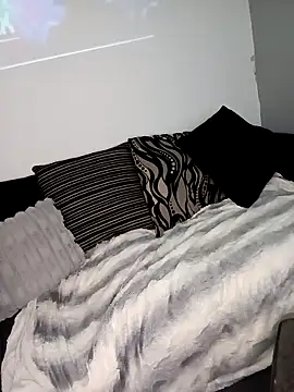 Leanne43 online show from February 25, 2026, 8:07 pm