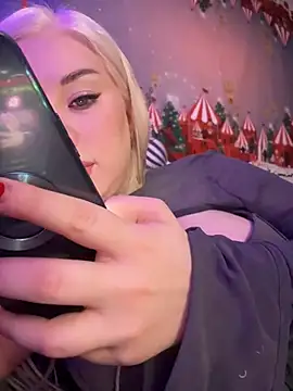 LaraHollywood online show from December 21, 2024, 4:19 am