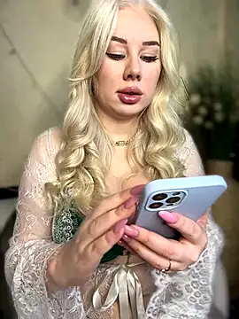 LaraHollywood online show from October 14, 2025, 4:02 am