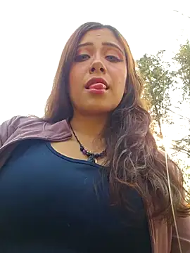 Snapshot of DORYY chatting on November 17, 2025, 10:15 pm DORYY online show from November 17, 2025, 10:15 pm